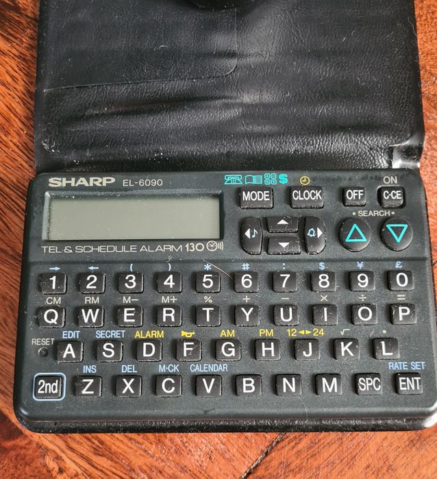 Organizer sharp lata 90
