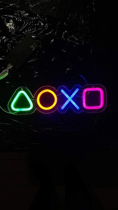 Neon LED symbole PS PLAY STATION neon na sciane, neon pokoj gracza