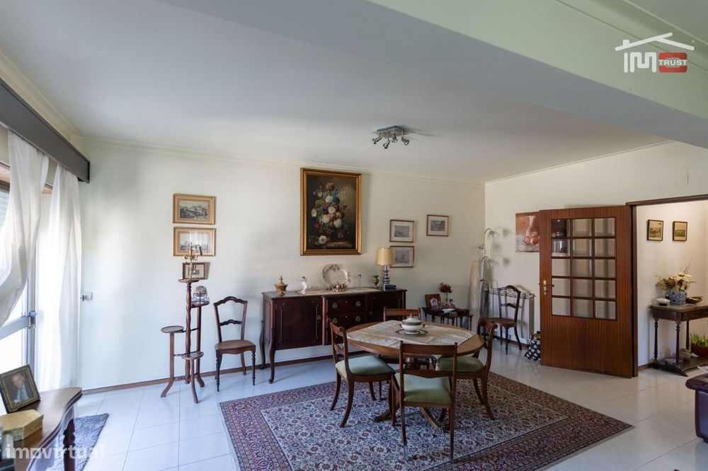 Apartamento T3 Com Elevador Garagem E Arrecadação A 500 M2 Do Santu...