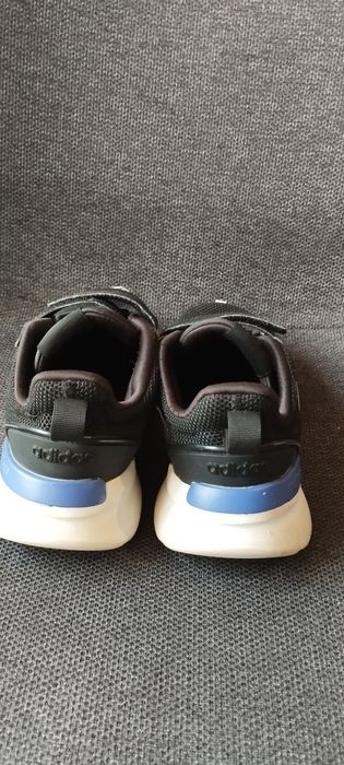Кросівки   адідас на хлопчика 34 розмір