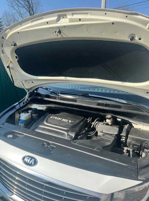 Kia Carnival 2.2 CRDi  2015 рік 9 місць