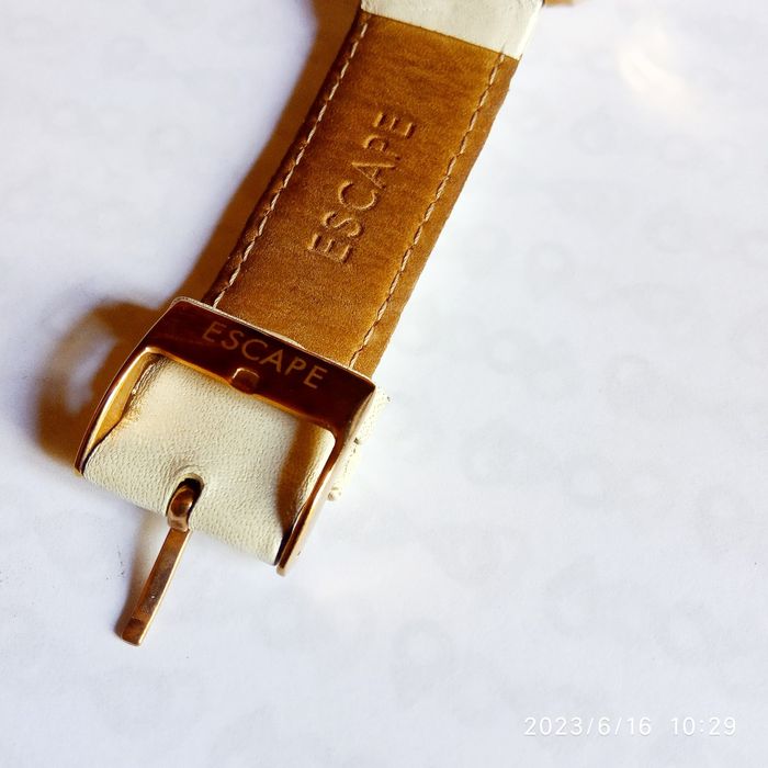 Женские наручные часы Escape