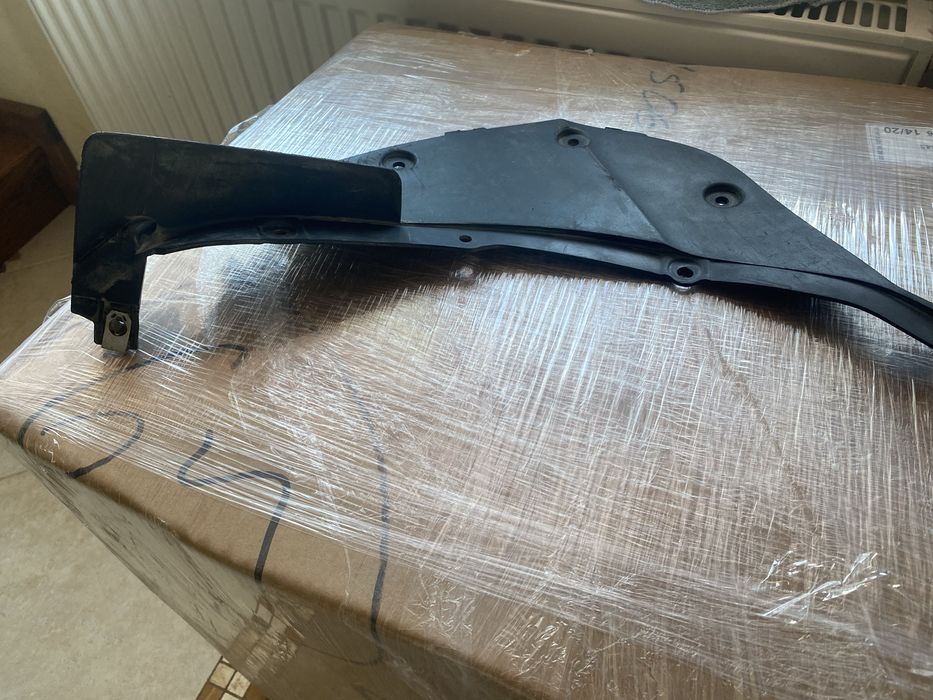 Дефлектор направляюча елемент переднього бампера jaguar i-pace ПРАВИЙ