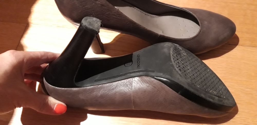 Sapatos em pele geox