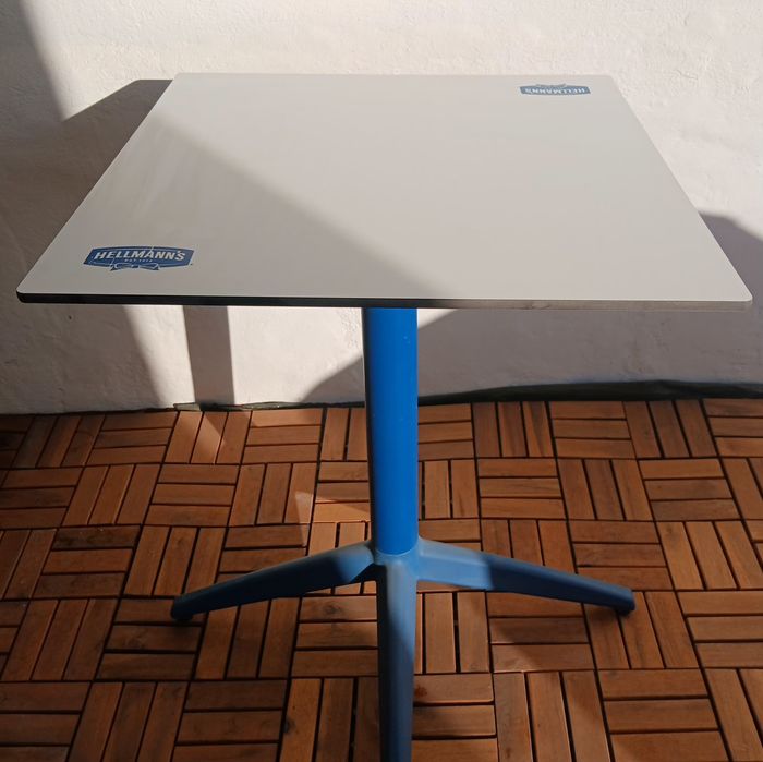 Mesa e duas cadeiras