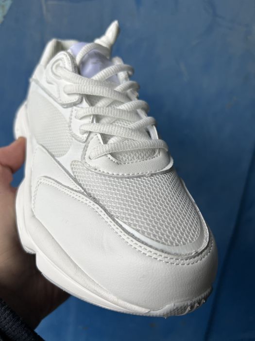 Кросівки шкіряні полегшені