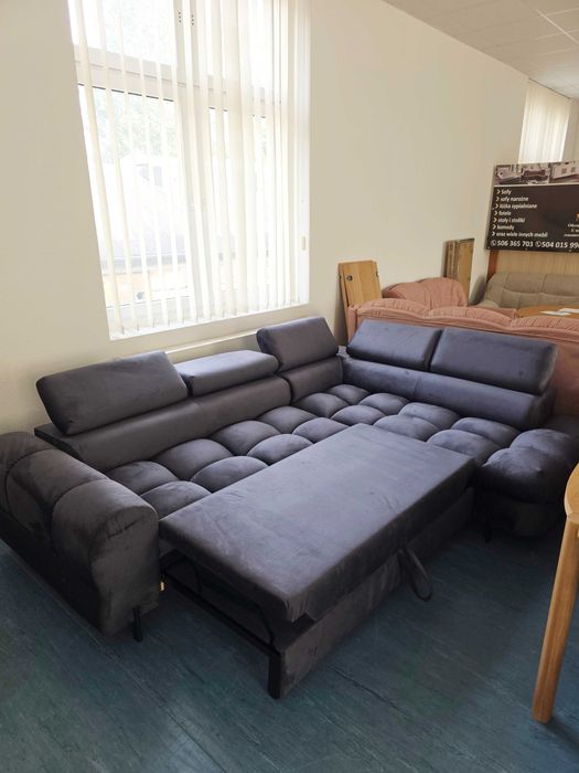 Sofa narożna z regulowanymi zagłówkami oraz z funkcją spania