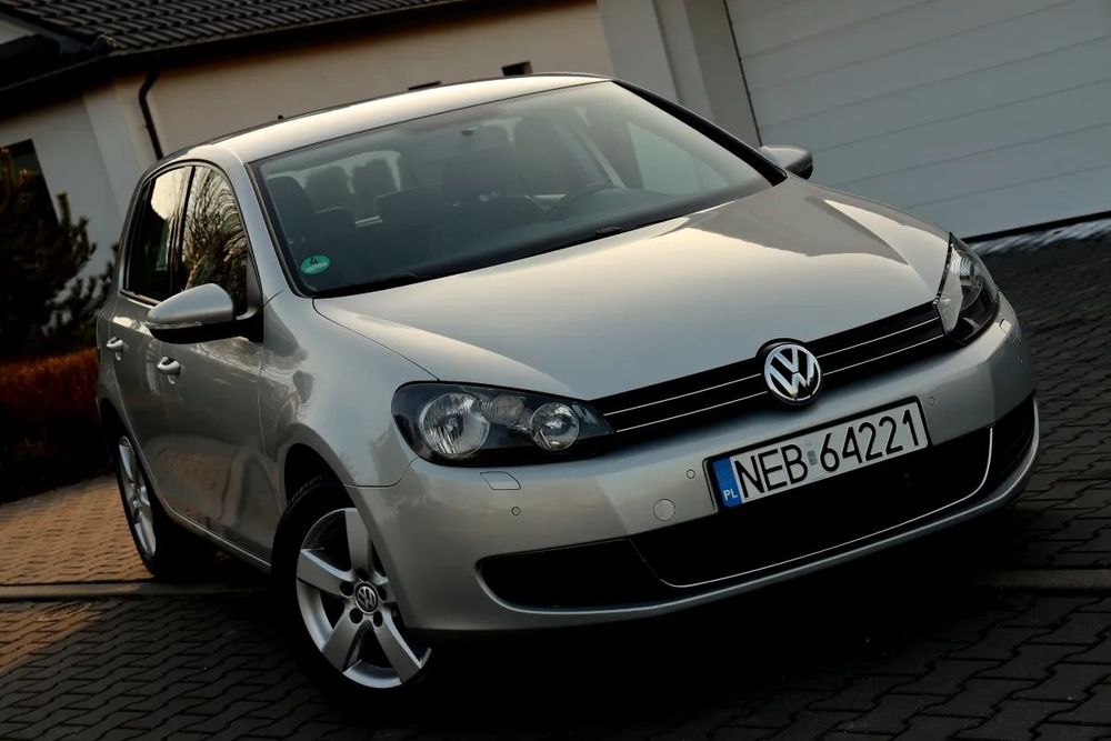 Volkswagen Golf 1.6 102KM z fabrycznym LPG Klimatyzacja Parktornik Nawigacja Jak Nowy!