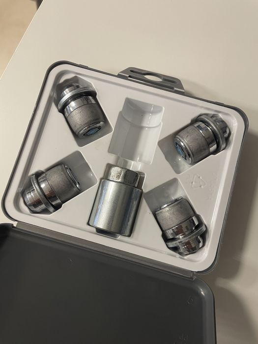 Śruby zabezpieczające Toyota Corolla