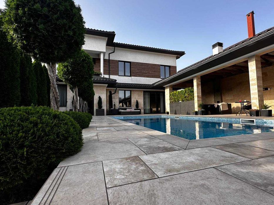 Продам современный дом в Совиньоне у моря, 350 м², участок 10 соток.