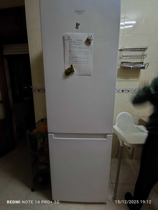 Frigorífico semi usado, como novo, funcionando perfeitamente