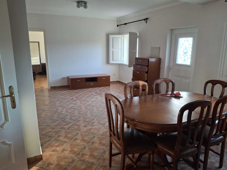 Aluga se t2 chão da parada