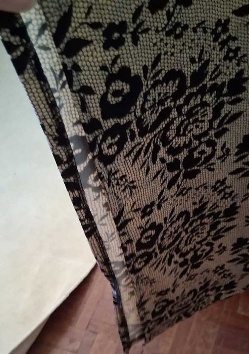 Vestido preto e beje ideal para festas