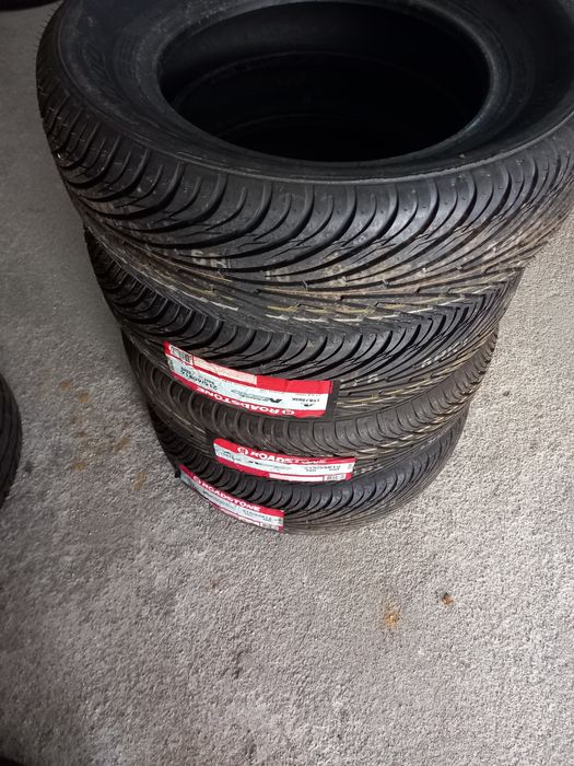 2 pneus Novos 215/65R16