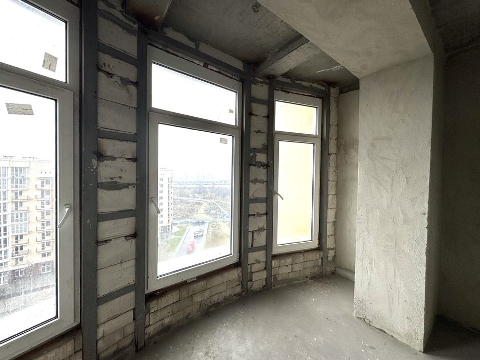 Продаж пентхауса в ЖК Рівьера з видом на реку