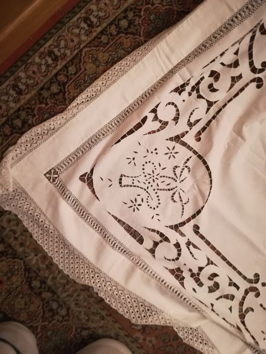 Toalha de mesa centenária