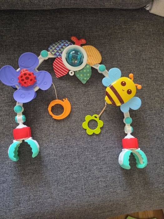 Brinquedo arco/mobile para ficar na cadeira baloiço, carinho ou caminha