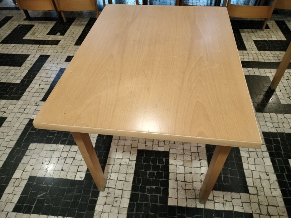 Mesa olaio em faia clara