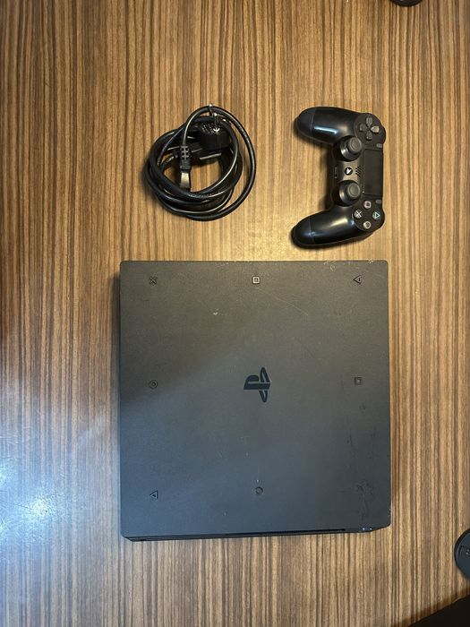 PS4 Pro 1 TB + 1 джойстик + 3 діска