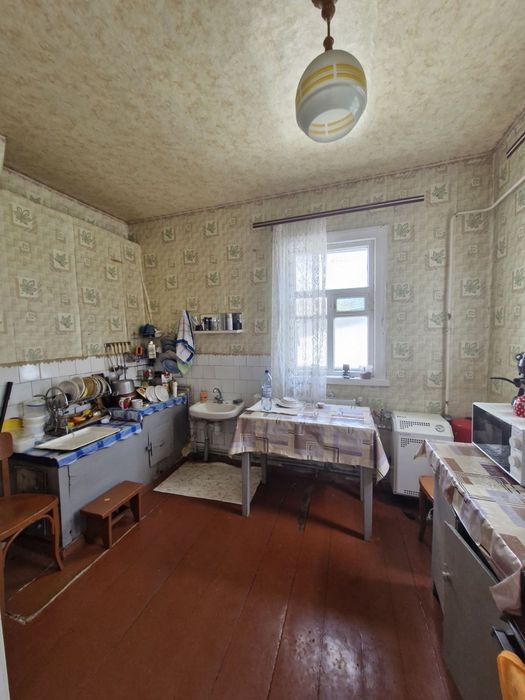Продаж в с.Старому будиночок поруч центра села!