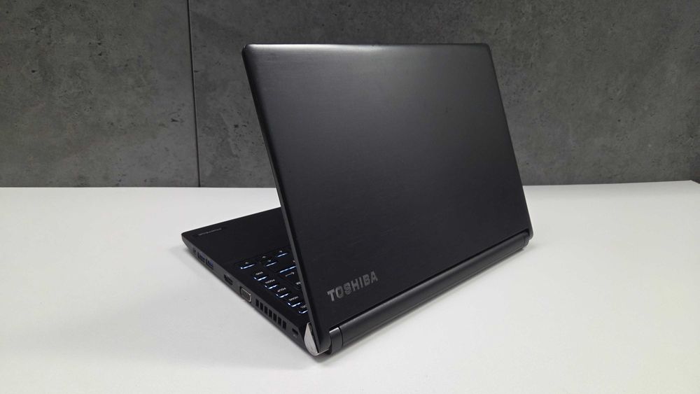 Tanio Toshiba A30-C-14C i3 6100U ram 8GB dysk 128SSD Laptop Windows 11