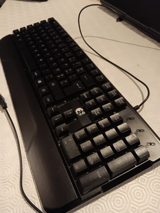 Z8 Mechanical Keyboard Like New64741160496898121