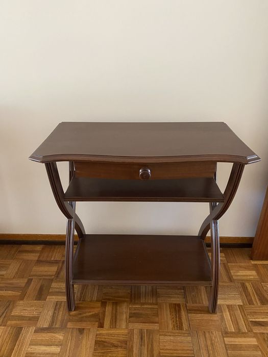 Mesa de apoio em madeira