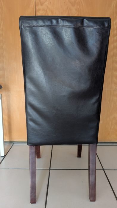 Cadeira de costas altas em pele