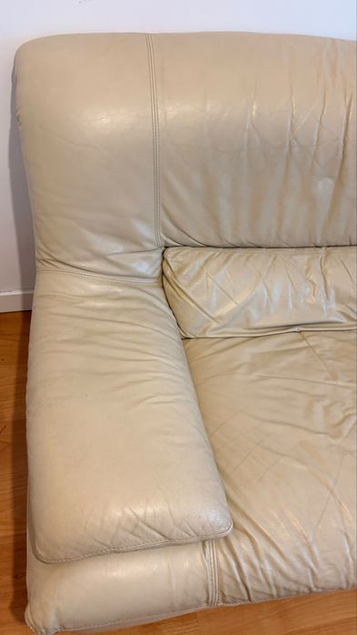 Sofa beje em pele 3 lugares Chateau d’ax