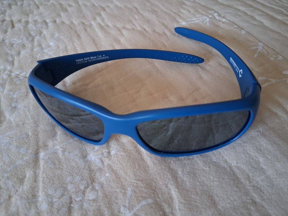 Óculos de sol com lentes espelhadas para criança