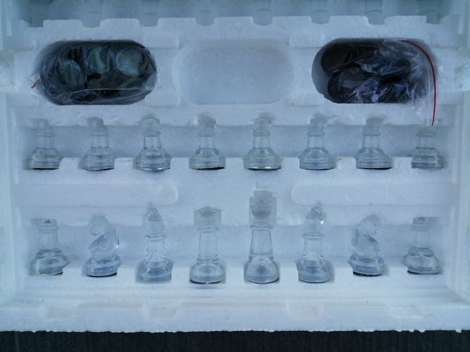 Jogo de damas e xadrez em vidro