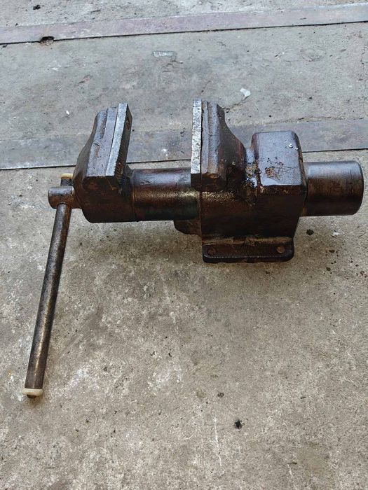 Тиски слесарные 100мм