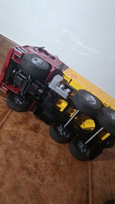 Replica de camião + escavadora