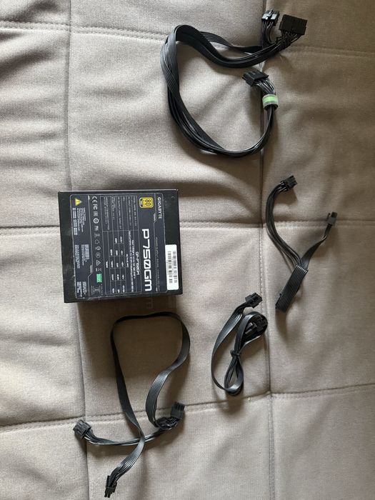 Блок живлення Gigabyte GP-P750GM 750W