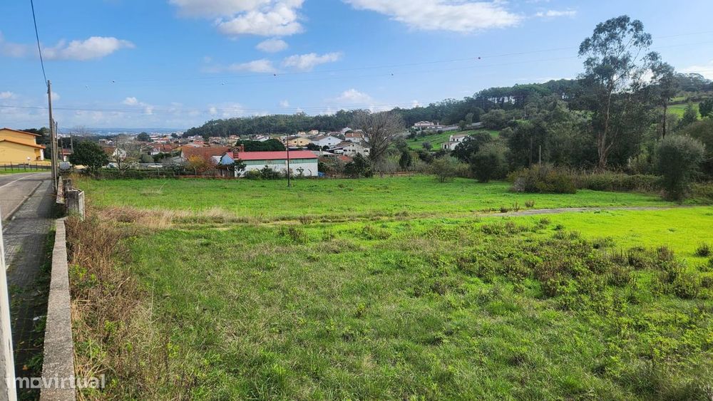 Extenso terreno, em Pernelhas, Parceiros - Leiria