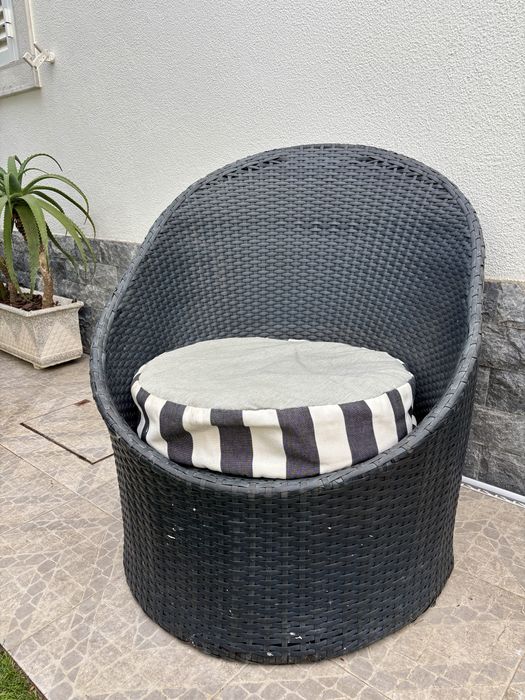 Conjunto de jardim em vime preto – Poltrona + mesa