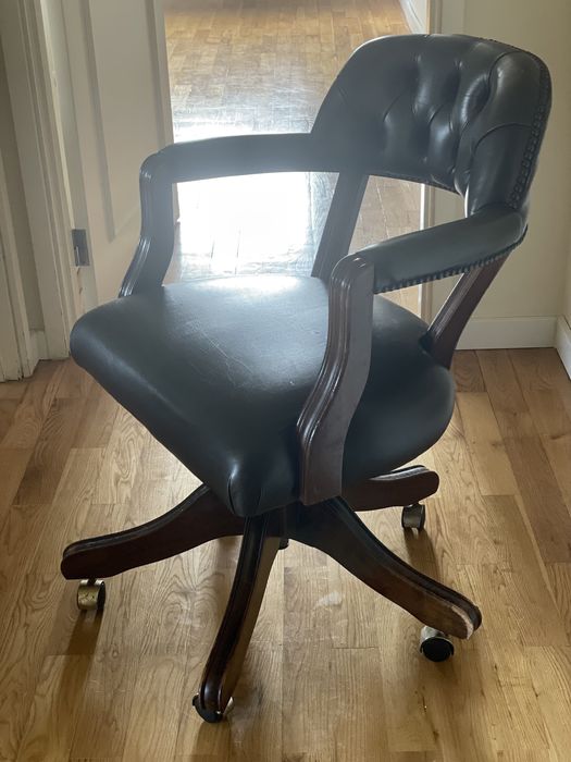 Cadeira de secretária em couro inglesa
