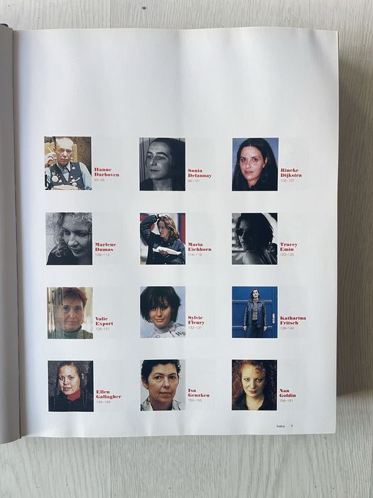 Livro sobre várias mulheres artistas