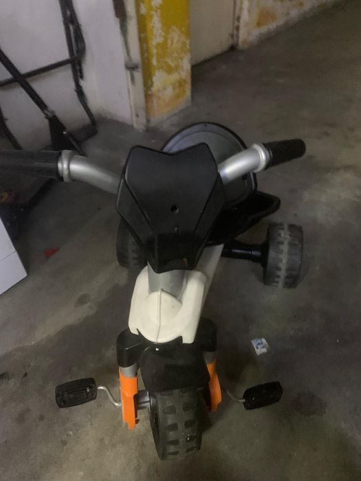 Velocípede/ triciclo de criança a pedais
