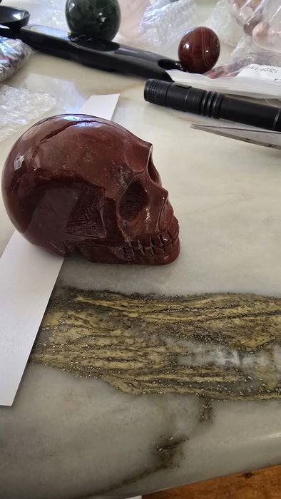 Caveira jaspe vermelho