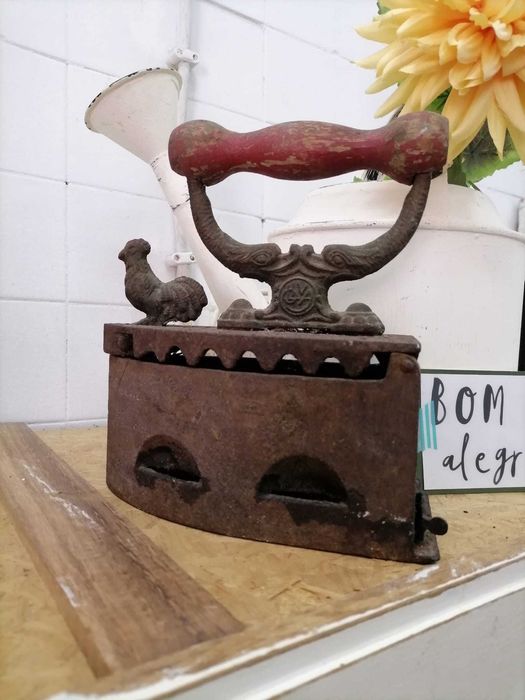 Ferros de engomar antigos