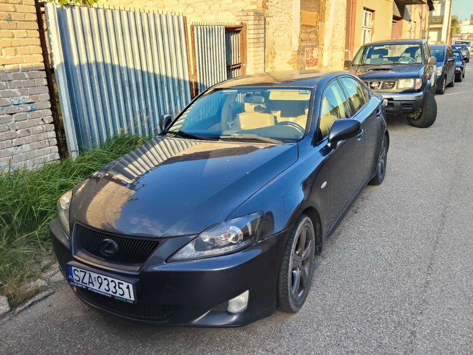 Lexus is250 prestiż