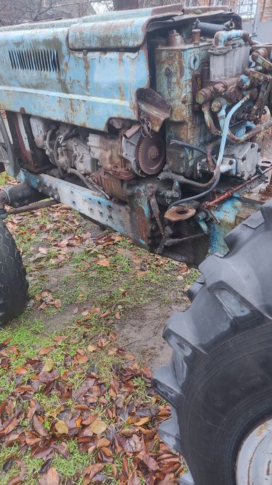 Трактор МТЗ 80. Продам. Культиватор. Плуг.