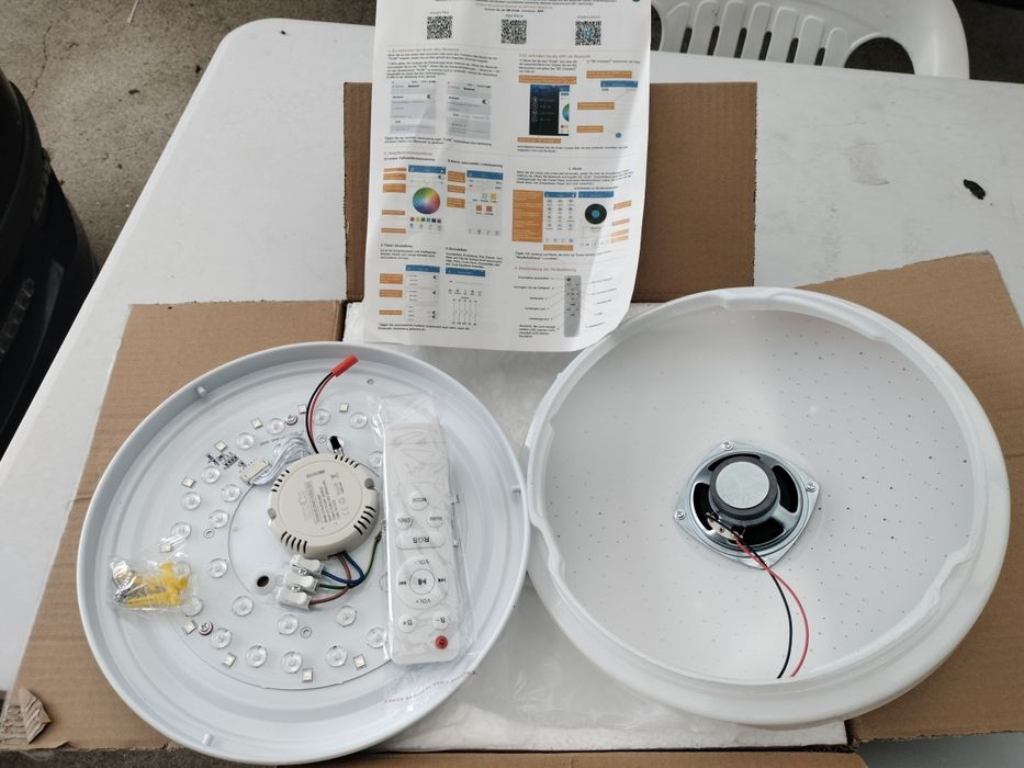 Candeeiro RGB com coluna bluetooth diâmetro 28cm