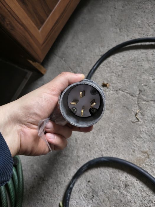 Mobilny licznik podlicznik cyfrowy 3 fazy siłowy  16A 400V budowa