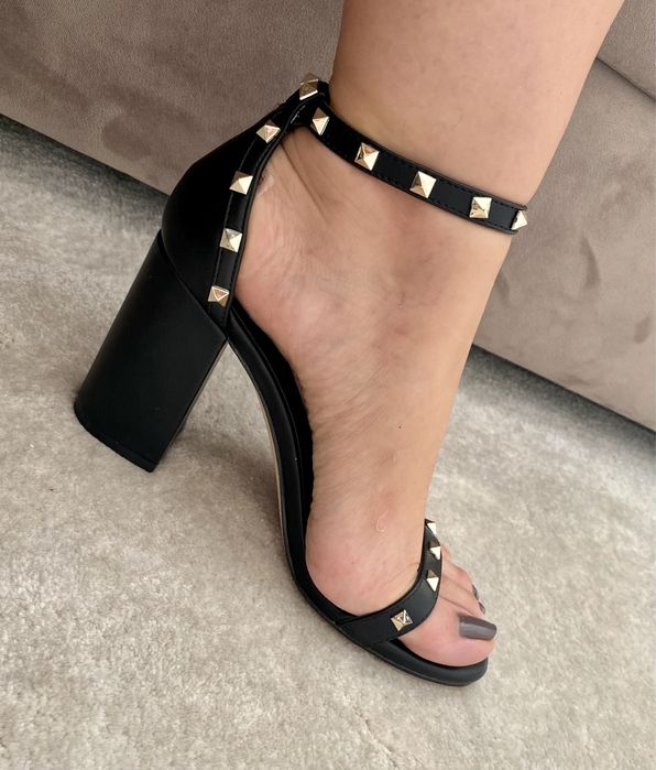 SEASIDE | Sandalias Pretas com Tachas (novas)