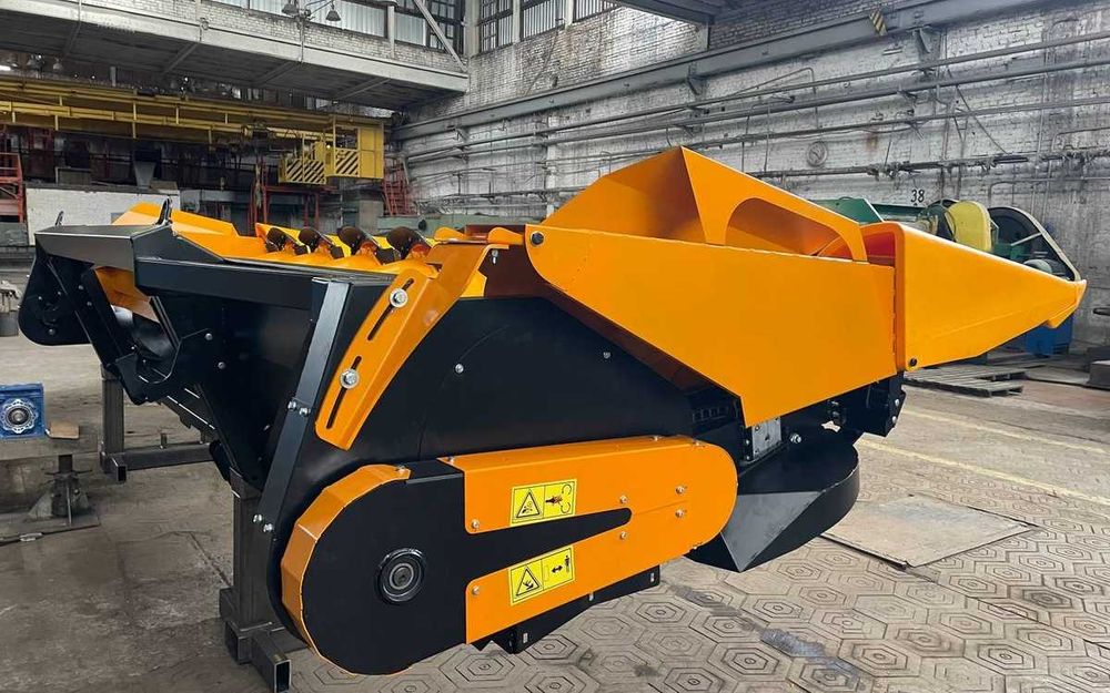 Жатка кукурудзяна 8 рядків, 6 рядків з компенсацією -25% Нова