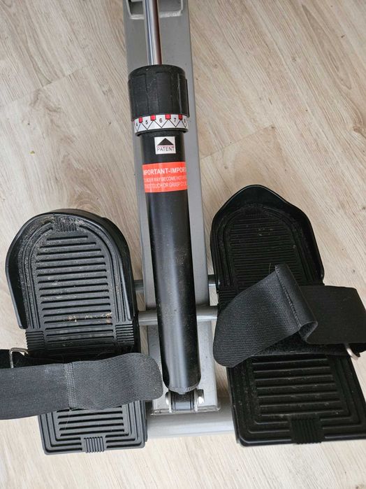 Máquina de remo, ideal para treino cardiovascular em casa.