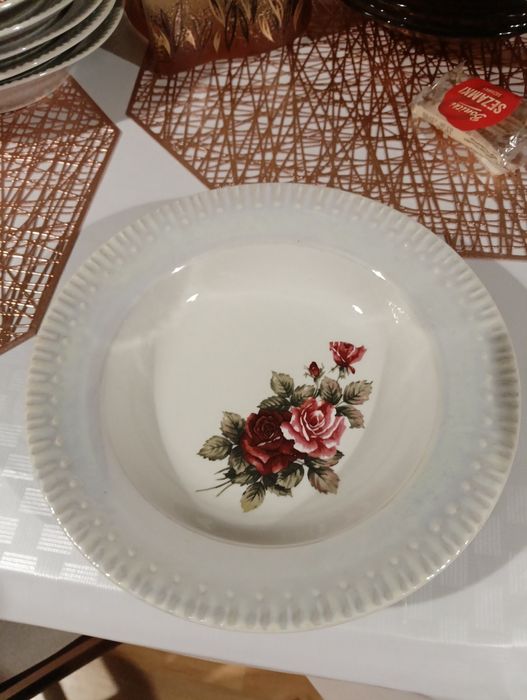 6x Porcelana Chodzież „Iwona” – Głębokie talerze obiadowe, Bordowa Róża (Zestaw)