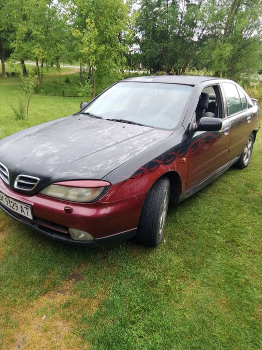 Нісан прем'єра Р11 2,0мотор